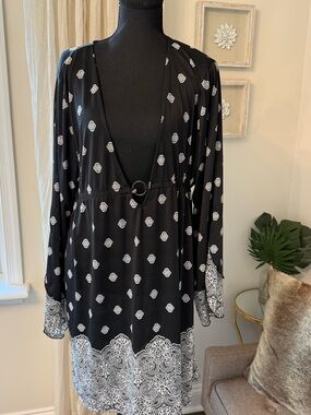Dotti Black and White Patterned Swim Coverup